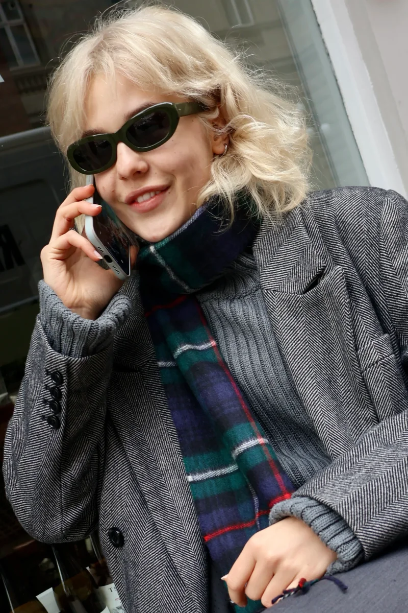 Klassisk vævet cashmere halstørklæde med frynser, fra Skotland - Ternet MacKenzie - Billede 3
